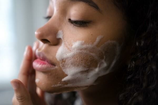 A tisztítás az arcápolási rutin alapja.