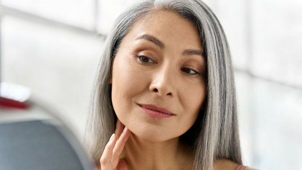A bőr kiszáradása sokkal szembetűnőbbé válik a menopauza után.