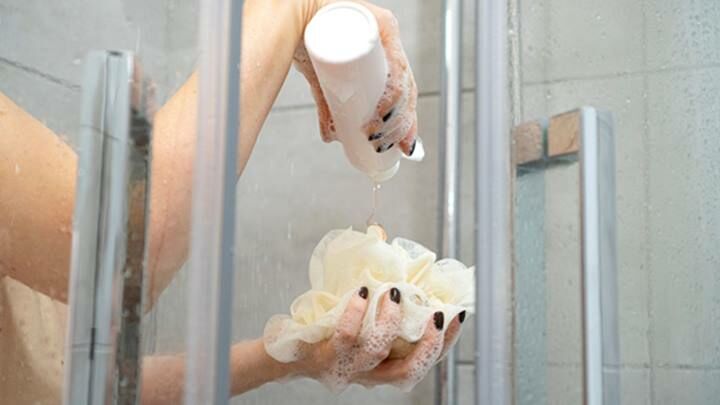 Hagyd ki az illatos szappant zuhanyozás, kézmosás közben, hiszen ez is száríthatja a bőrt.